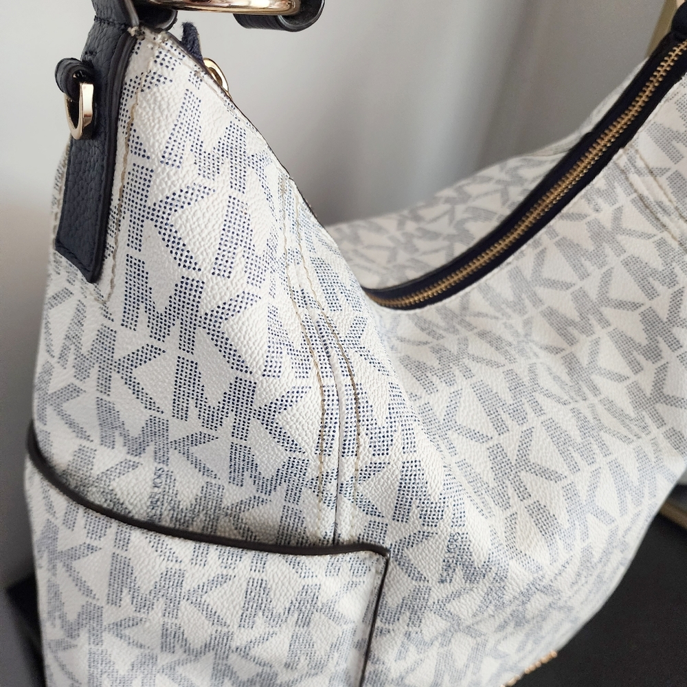 Michael Kors‎ Anita Navy and White Signature Shoulder Bag - Picture 4 of 14